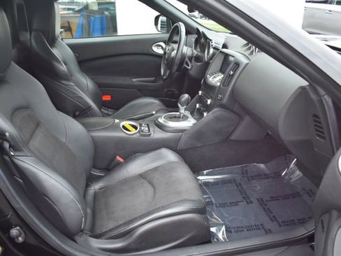Used 2010 Nissan 370Z Touring w/ Sport Pkg RWD image 32