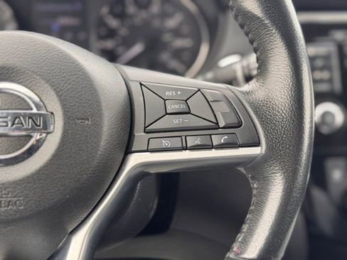 Used 2018 Nissan Rogue SV FWD image 13