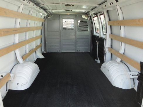 Used 2015 GMC Savana 2500 image 12