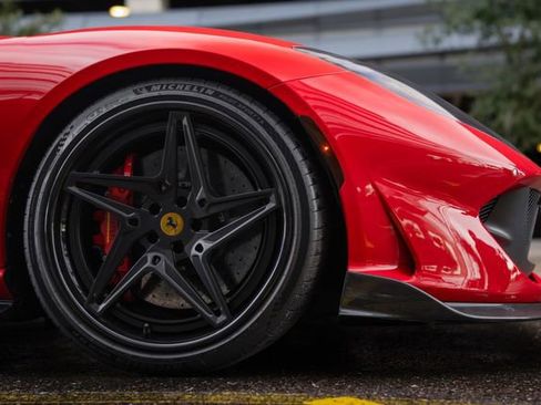 Used 2018 Ferrari 812 Superfast image 9