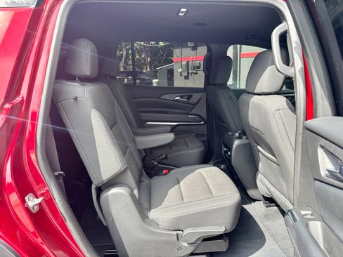 Used 2025 Chevrolet Traverse LT w/ Driver Confidence Package FWD image 29