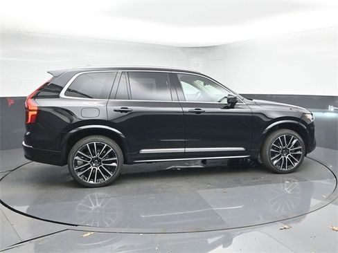 New 2026 Volvo XC90 B6 Plus w/ Protection Package Premier image 8