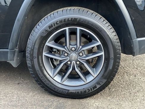 Used 2018 Jeep Grand Cherokee Limited image 11