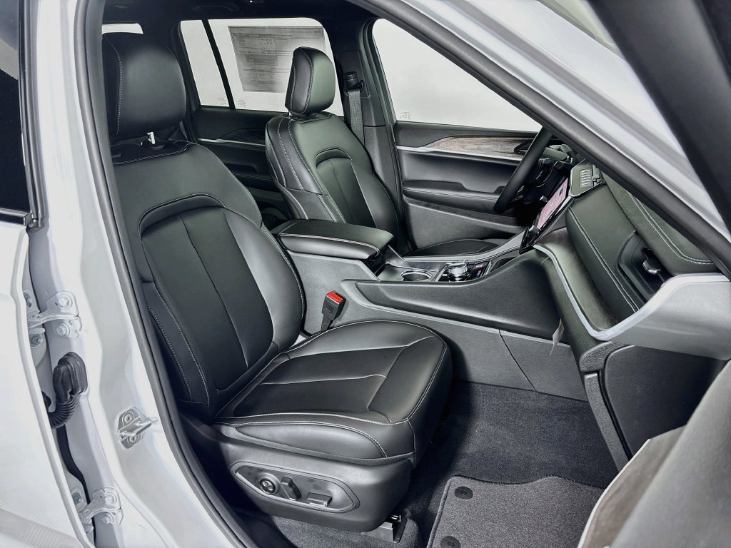 New 2027 Jeep Grand Cherokee Limited AWD/4WD image 21