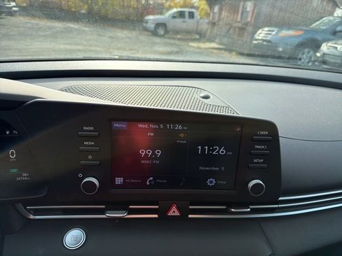 Certified 2022 Hyundai Elantra SEL image 18