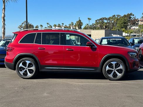 New 2025 Mercedes-Benz GLB 250 4MATIC image 2