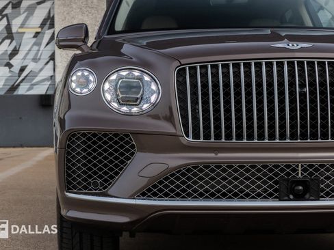 Used 2024 Bentley Bentayga Azure image 4