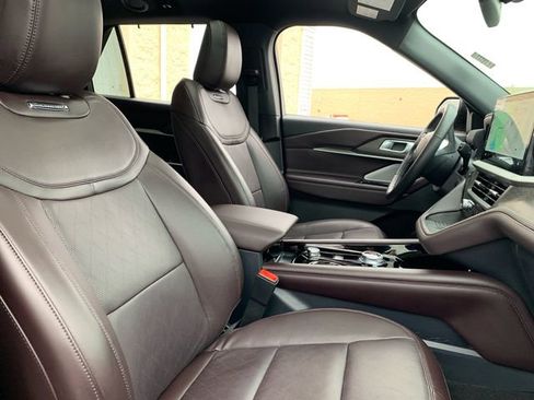 Certified 2025 Ford Explorer Platinum image 19