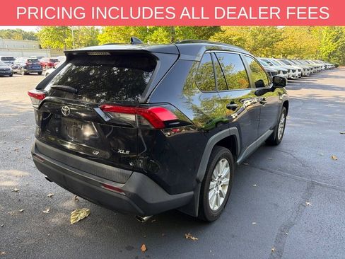 Used 2020 Toyota RAV4 XLE Premium FWD image 6