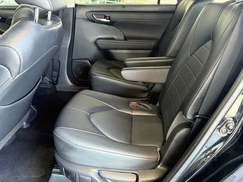 Certified 2022 Toyota Highlander XLE image 36