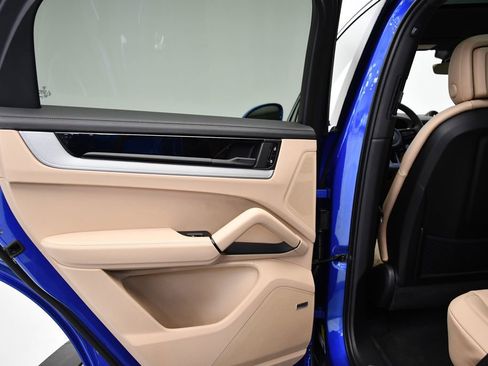 Used 2025 Porsche Cayenne S image 39