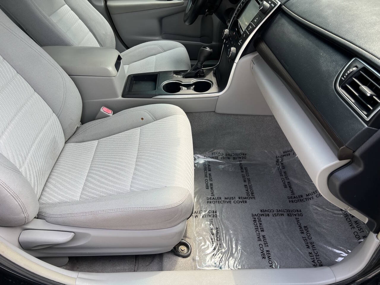 Used 2017 Toyota Camry LE w/ Moonroof Package FWD image 10