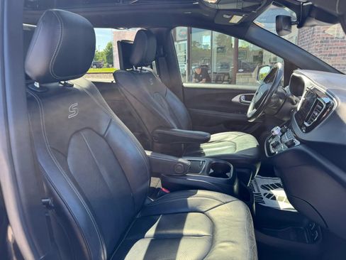 Used 2020 Chrysler Pacifica Touring-L Plus w/ Advanced Safetytec Group FWD image 52