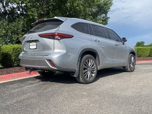 Used 2020 Toyota Highlander Platinum AWD/4WD image 3