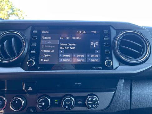 Used 2020 Toyota Tacoma TRD Sport w/ Technology Package AWD/4WD image 5