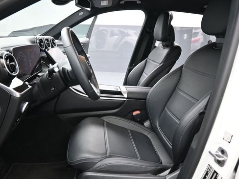 Used 2024 Mercedes-Benz GLC 300 image 9