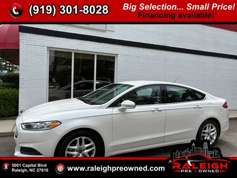 Used 2016 Ford Fusion SE image 1
