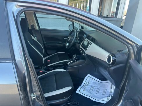 Used 2021 Nissan Versa SV FWD image 3