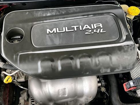 Used 2015 Chrysler 200 S FWD image 31