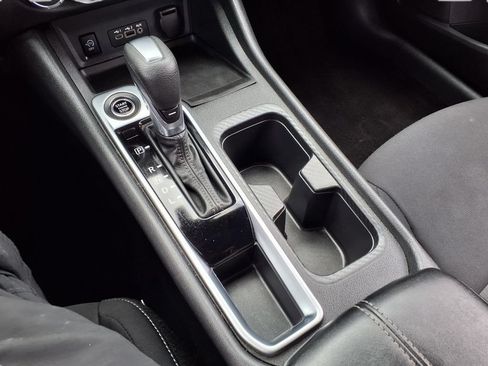 Used 2024 Nissan Sentra SV FWD image 11