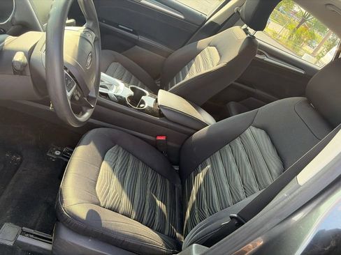 Used 2016 Ford Fusion SE FWD image 9