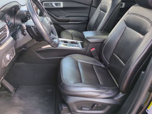 Used 2020 Ford Explorer XLT w/ Equipment Group 202A image 16