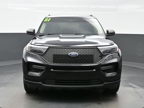 Used 2021 Ford Explorer XLT w/ Class III Trailer Tow Package image 3
