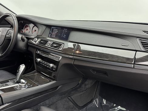 Used 2011 BMW 750i image 35
