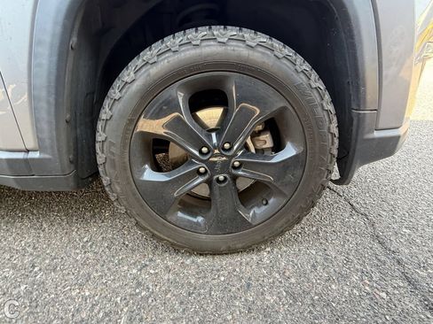 Used 2018 Jeep Compass Latitude w/ Popular Equipment Group FWD image 6