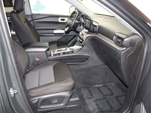 Used 2023 Ford Explorer XLT AWD/4WD image 28