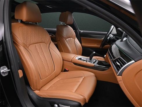Used 2020 BMW 750i xDrive 750i xDrive w/ M Sport Package image 25