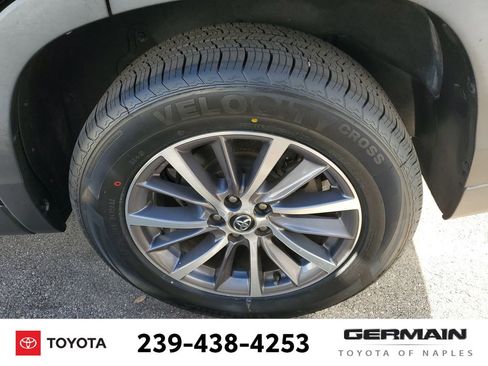 Certified 2019 Toyota Highlander XLE image 11