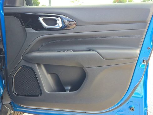 New 2026 Jeep Compass Latitude image 9