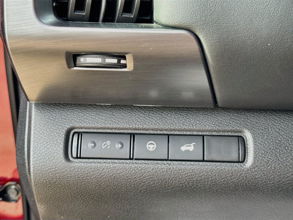 Used 2024 Nissan Pathfinder SL FWD image 10