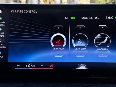 Used 2023 BMW 330i Sedan w/ M Sport Package image 4