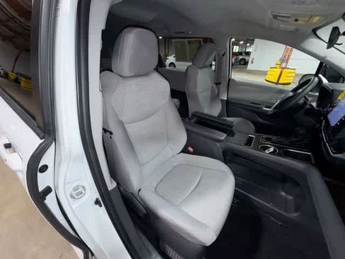 Certified 2022 Toyota Sienna LE FWD image 16