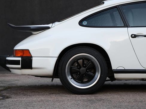 Used 1989 Porsche 911 Carrera RWD image 9