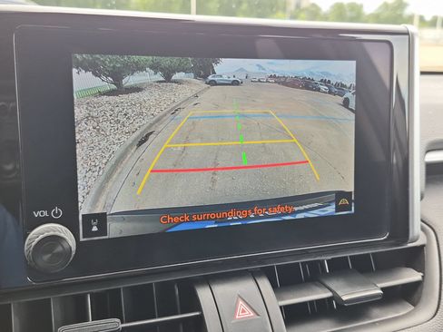 Used 2023 Toyota RAV4 LE AWD/4WD image 18