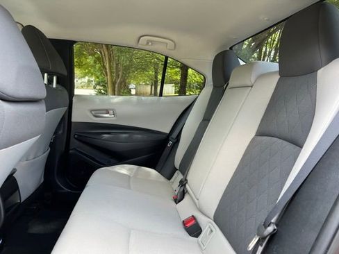 Used 2020 Toyota Corolla LE FWD image 17
