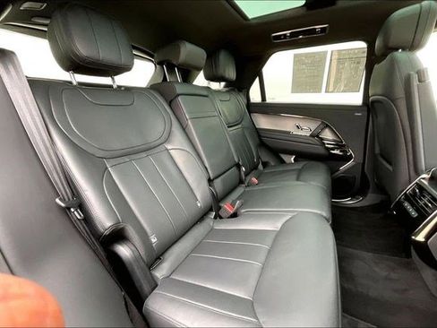 Used 2025 Land Rover Range Rover Sport SE image 32