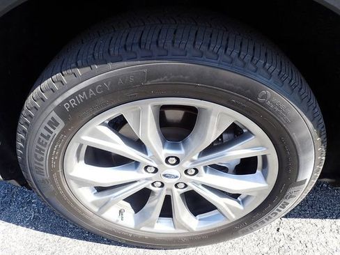 Used 2023 Ford Explorer XLT w/ Equipment Group 202A AWD/4WD image 14