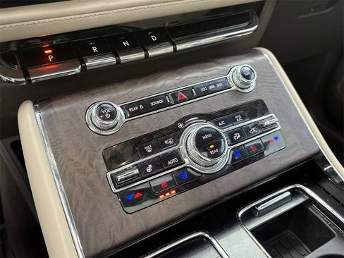Used 2022 Lincoln Aviator Reserve w/ Equipment Group 201A image 23