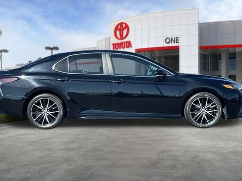 Certified 2023 Toyota Camry SE FWD image 3