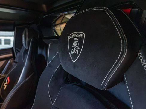 Used 2020 Lamborghini Aventador SVJ AWD/4WD image 16