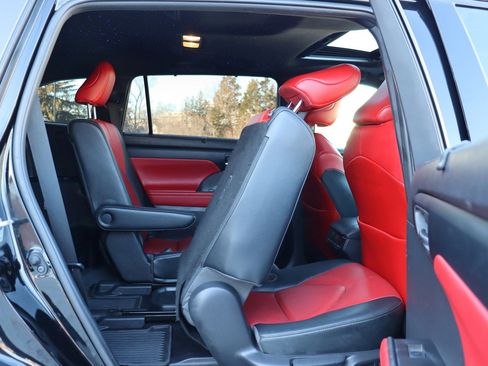 Used 2021 Toyota Highlander XSE image 17