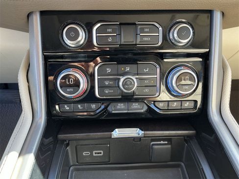 Certified 2024 GMC Yukon Denali image 18