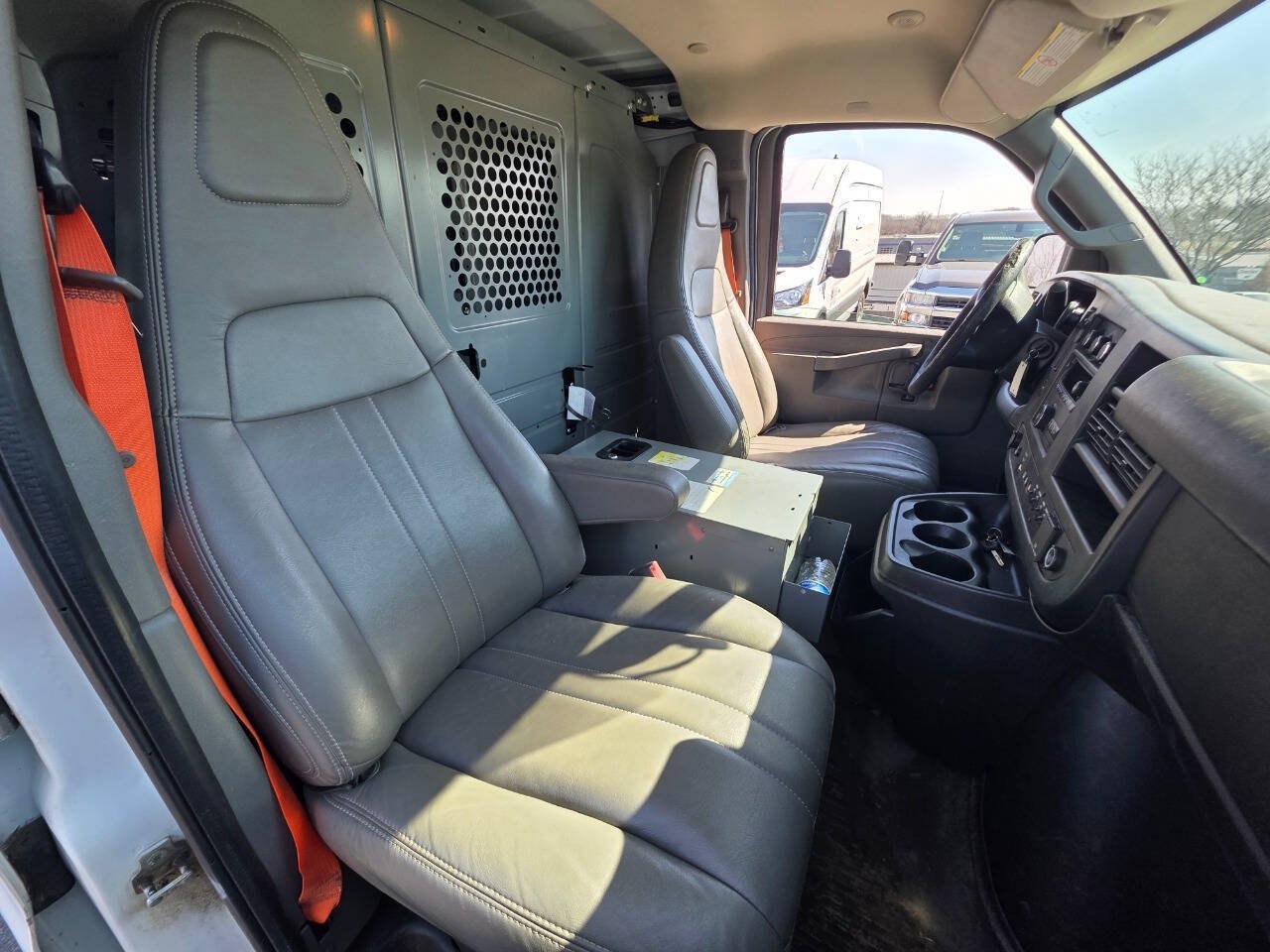 Used 2017 Chevrolet Express 2500 RWD image 8