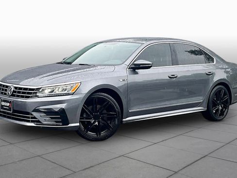 Used 2017 Volkswagen Passat 1.8T R-Line FWD image 1