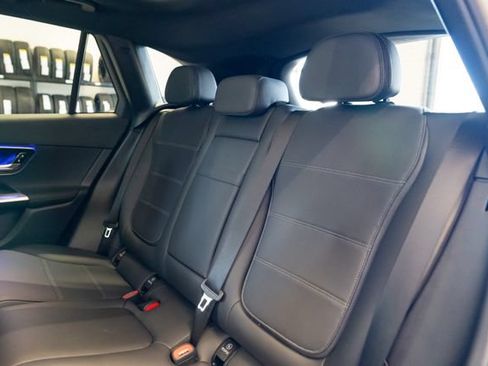 Used 2025 Mercedes-Benz GLC 300 4MATIC image 27