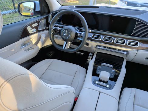 Used 2025 Mercedes-Benz GLS 450 4MATIC image 37